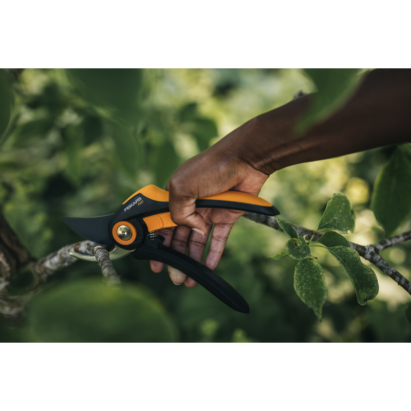 Dvoučepelové zahradní nůžky FISKARS Plus P721 2