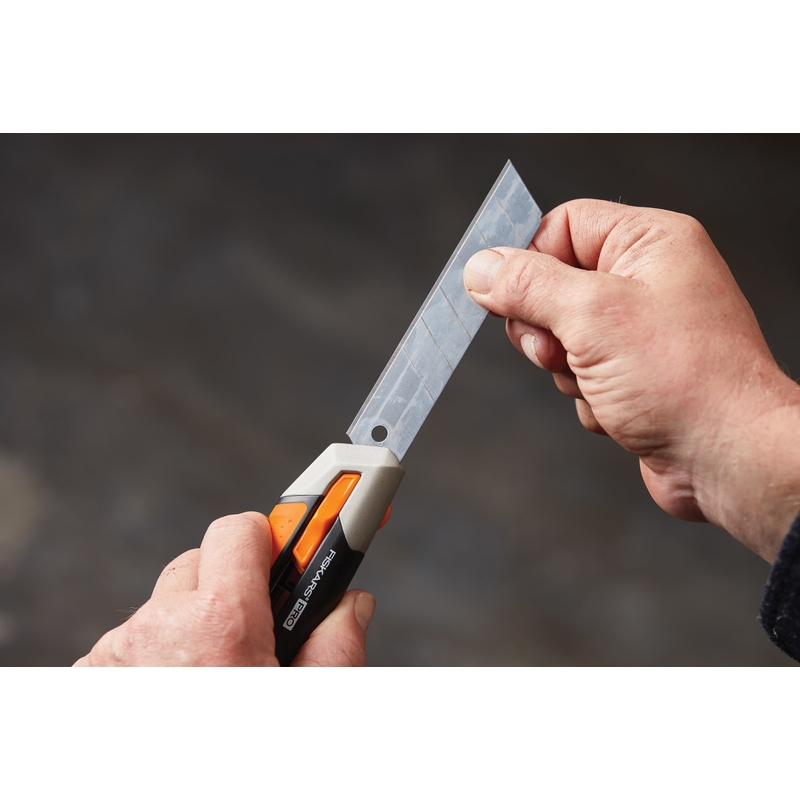 Odlamovací nůž FISKARS CarbonMax 25 mm 7
