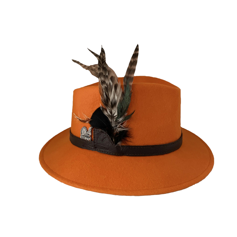 Dámský lovecký klobouk TETRAO – oranžový s koženým řemínkem a peříčky 2