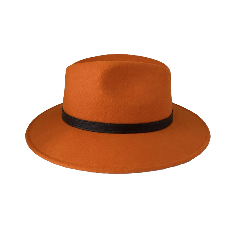 Lovecký klobouk TETRAO – oranžový s koženým řemínkem a peříčky – uni 3