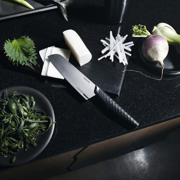 Titanový nůž Santoku FISKARS Taiten, 16 cm 5